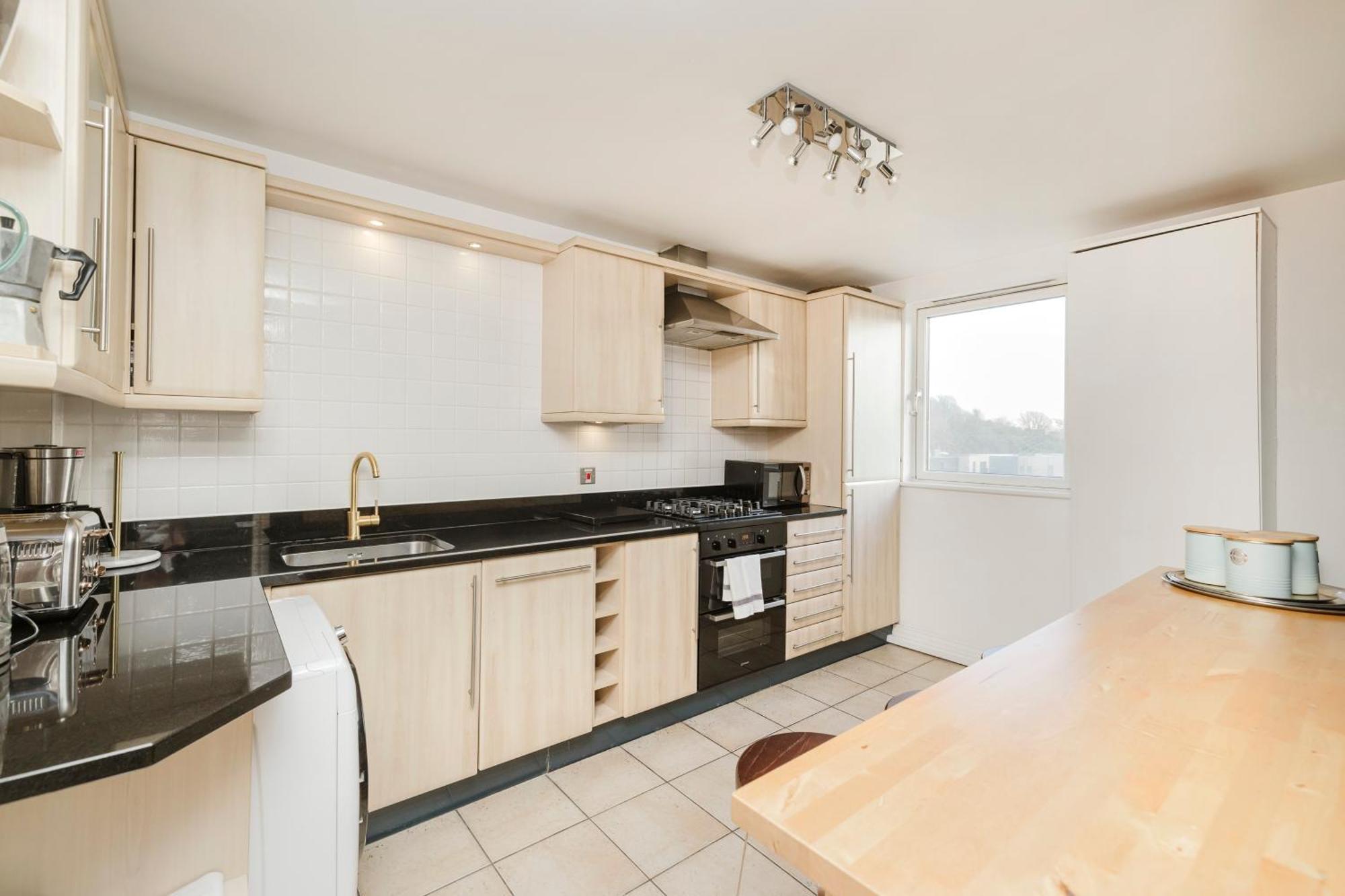 Joivy Stylish Apartment With Balcony In Old Town Edinburgh Exterior photo
