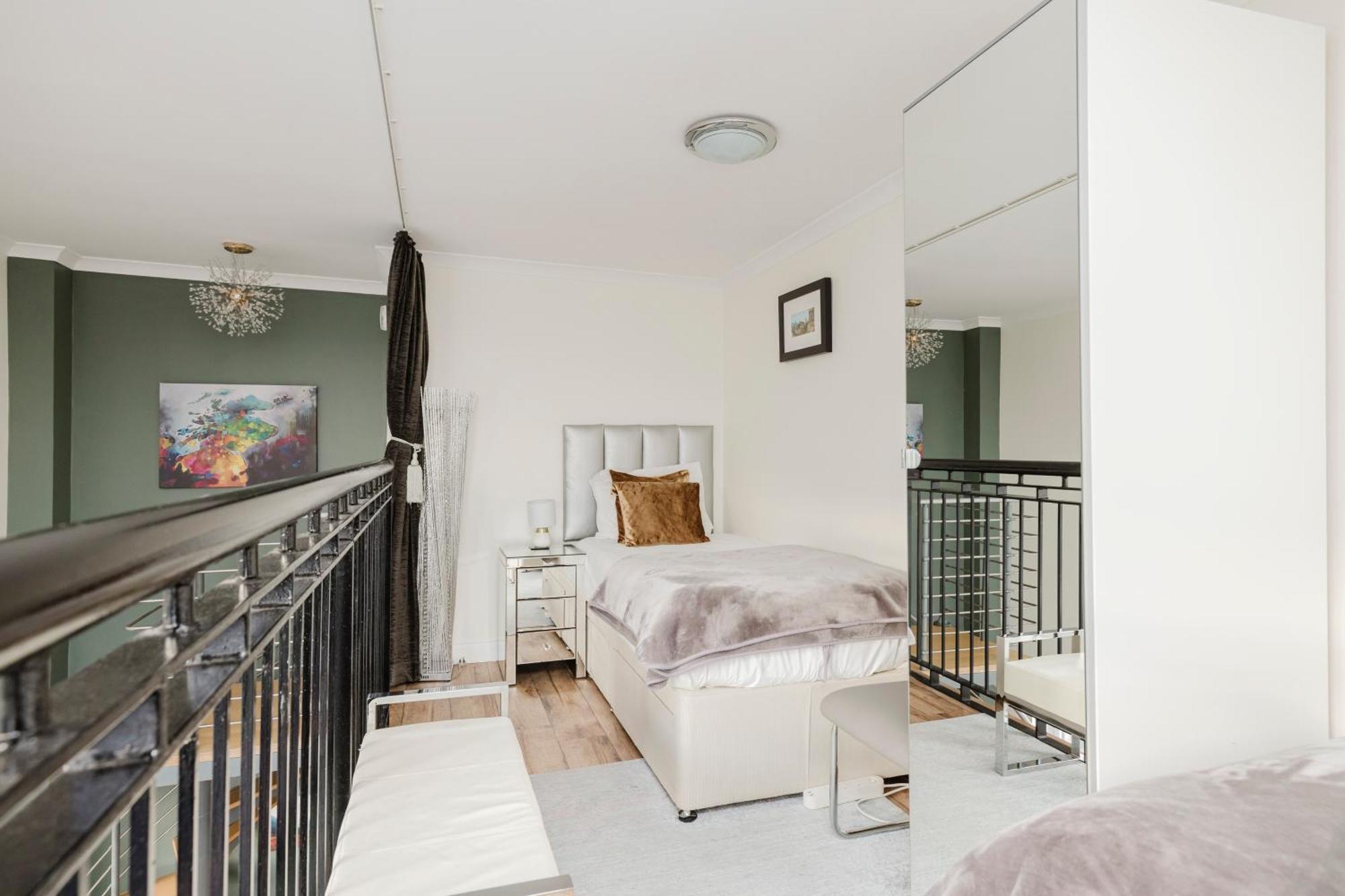 Joivy Stylish Apartment With Balcony In Old Town Edinburgh Exterior photo
