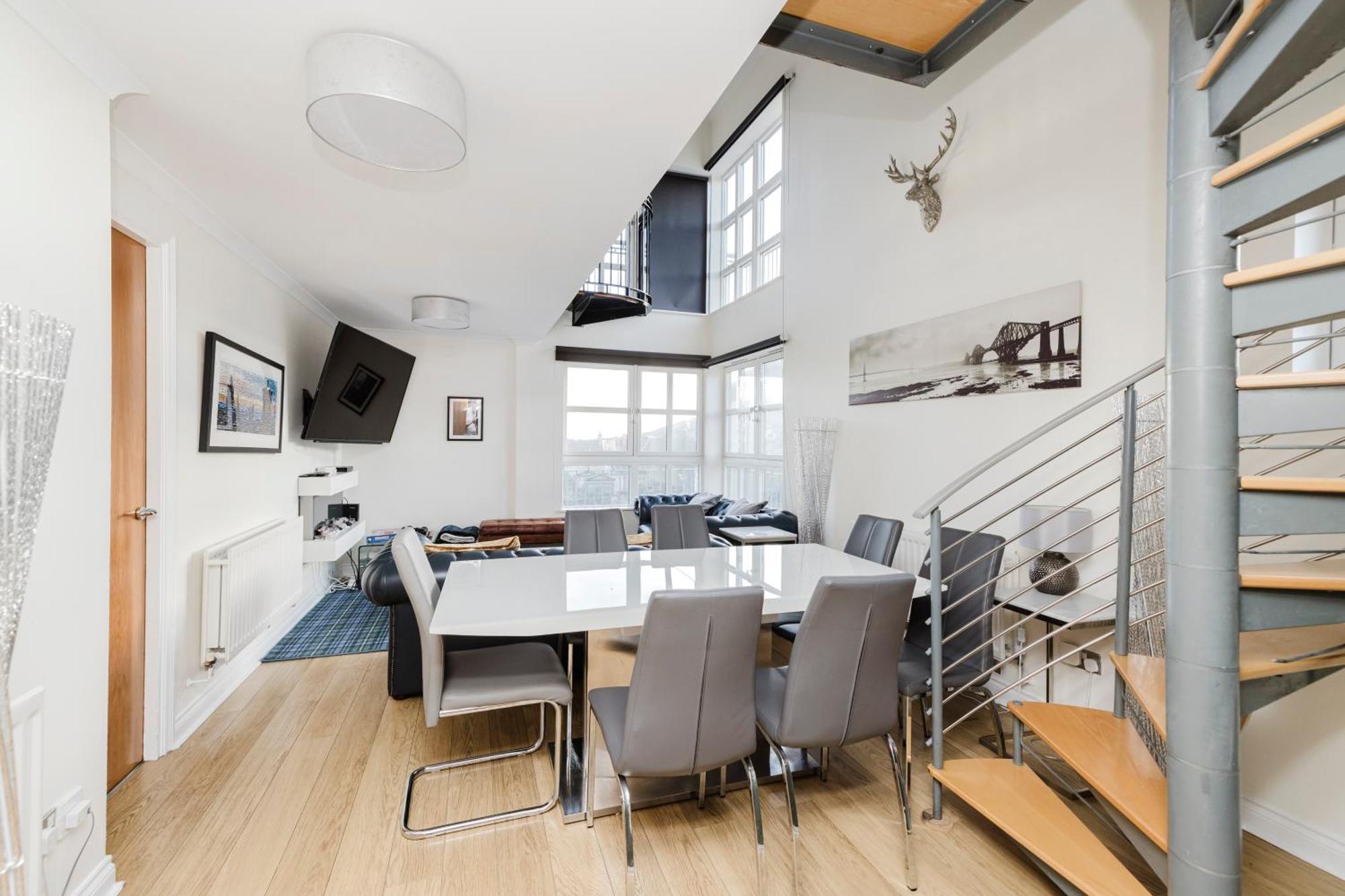 Joivy Stylish Apartment With Balcony In Old Town Edinburgh Exterior photo